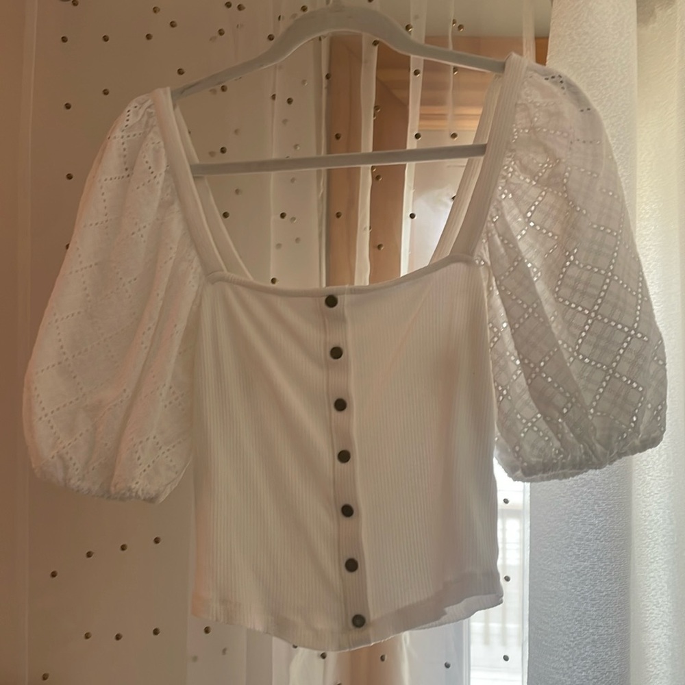 Heartloom Puffy Sleeve Crop Top